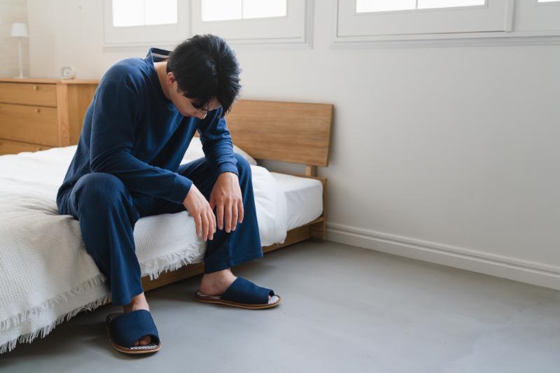 うつ病でずっと寝ているのはなぜ？_アイキャッチ